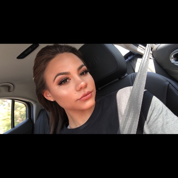 Meet your Posher, Nikki - Picture 1 of 5